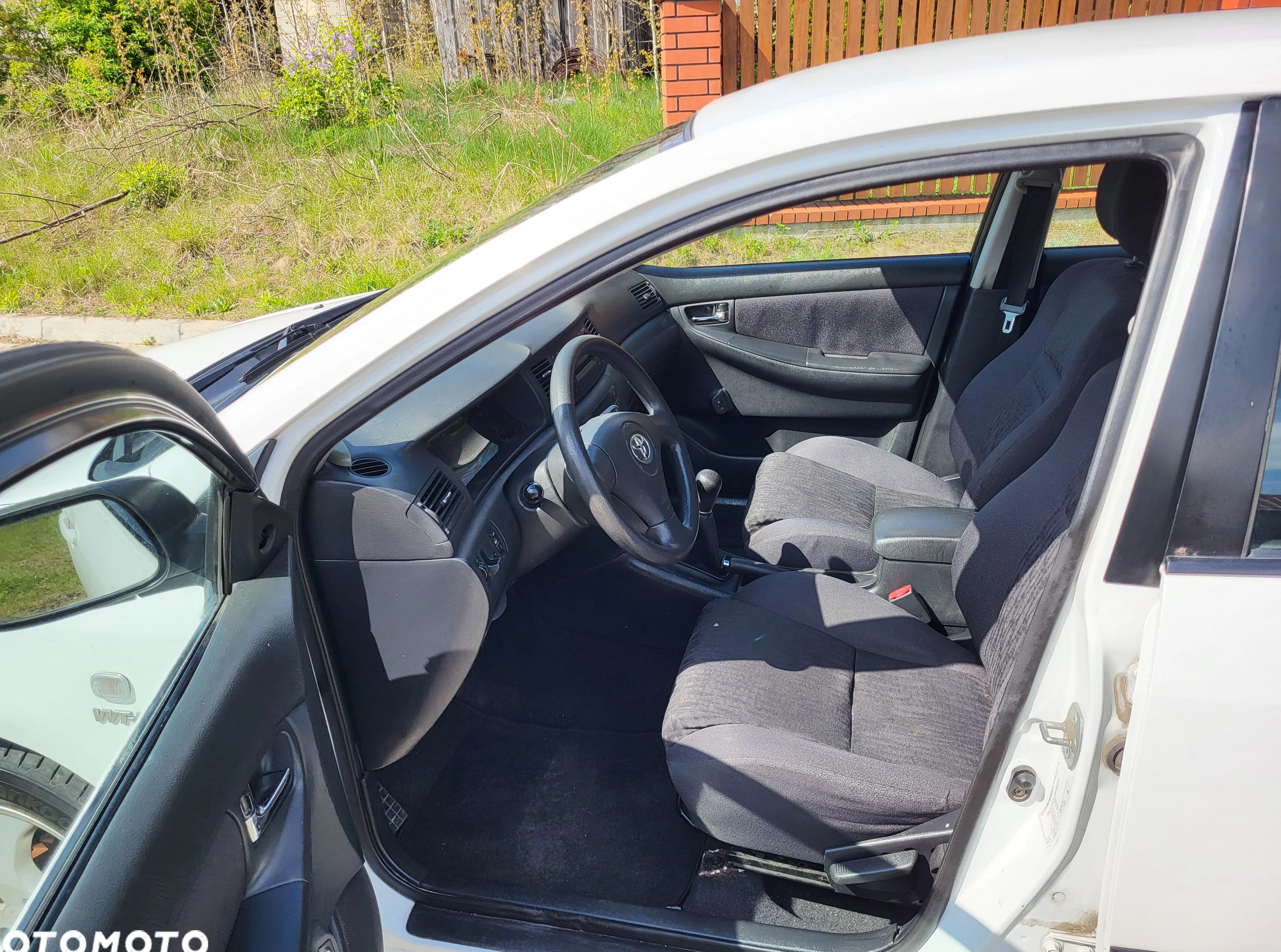 Toyota Corolla cena 8200 przebieg: 275486, rok produkcji 2004 z Warszawa małe 67